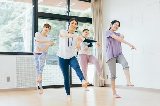 ダンススクール